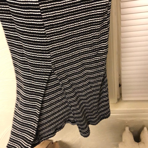 Long tight skirt. - Picture 2 of 3